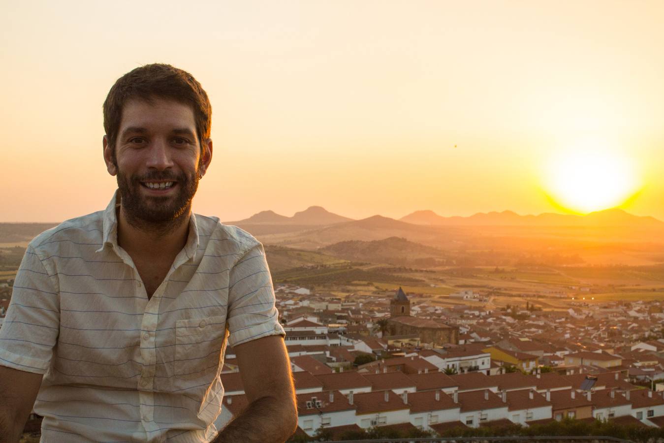 José González, con La Zarza al fondo