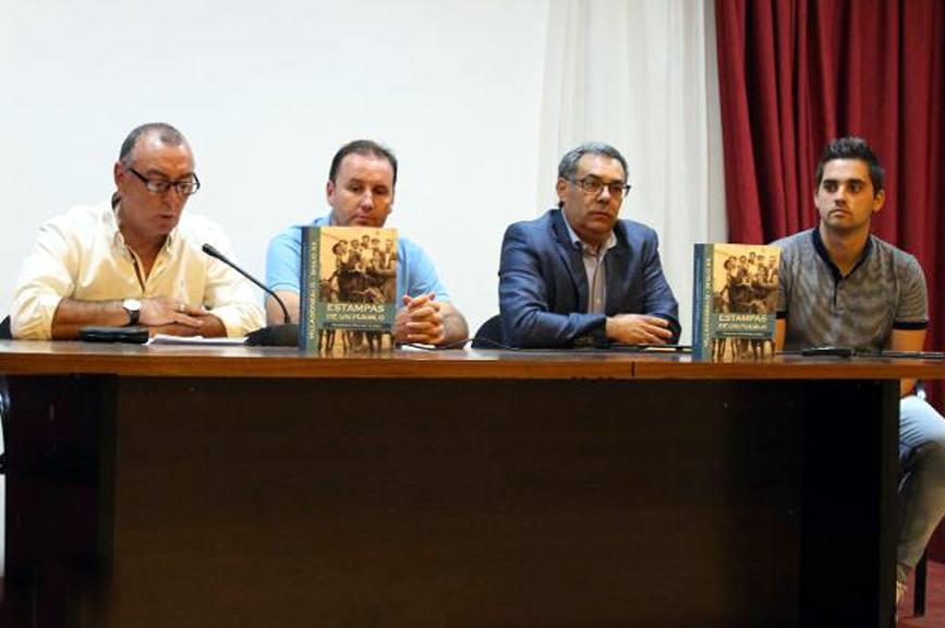 Paco Sánchez (izqda.) durante la presentación 