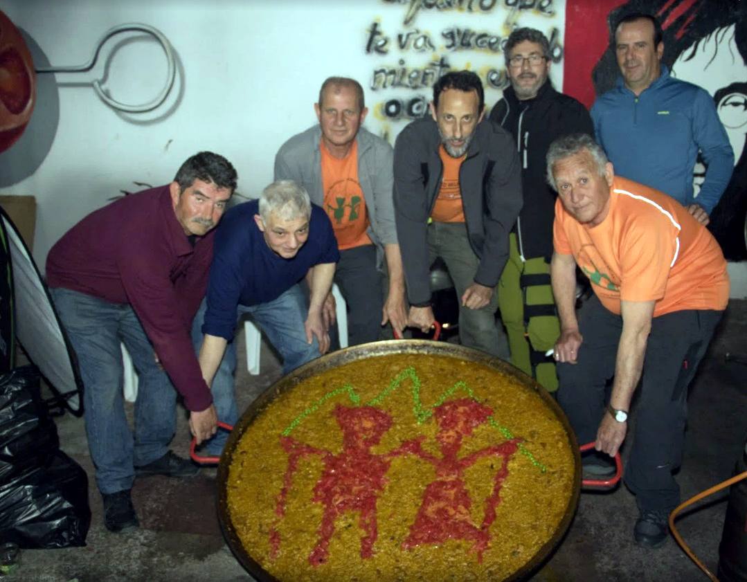 Cerca de 500 senderistas disfrutan de la Ruta 'Peñas Blancas'