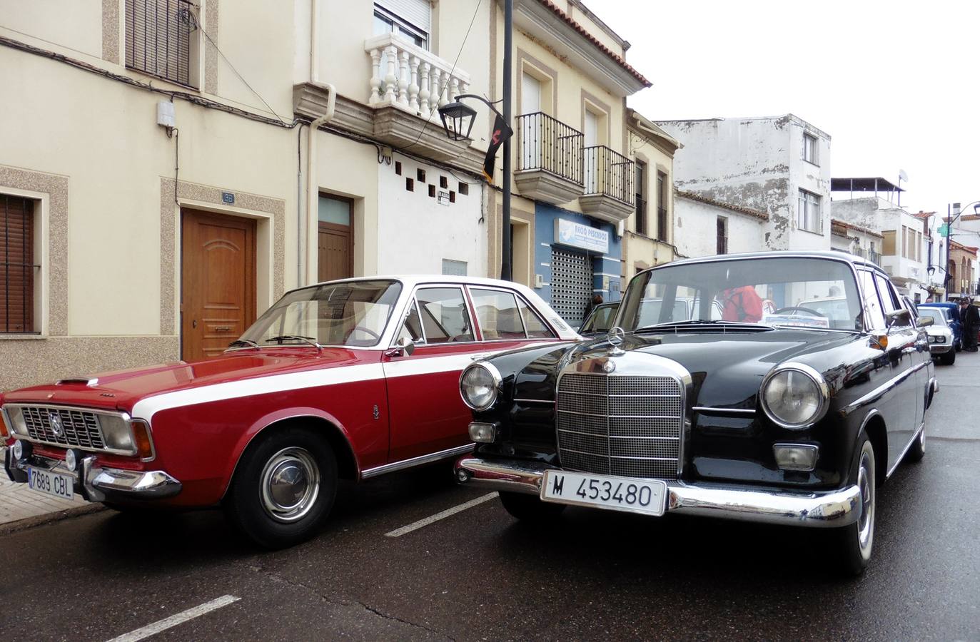 La XII Concentración de Coches Clásicos reúne a más de un centenar de vehículos