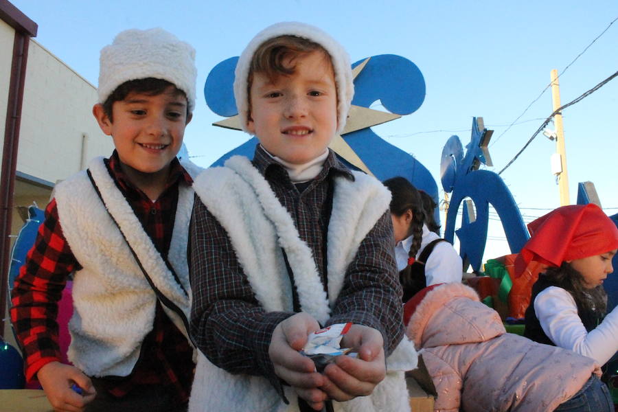 La cabalgata de Reyes dejó en Llerena un sinfín de emociones previas a la noche más mágica del año.