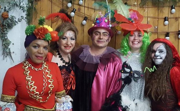 Reina, Matasuegras y damas del carnaval