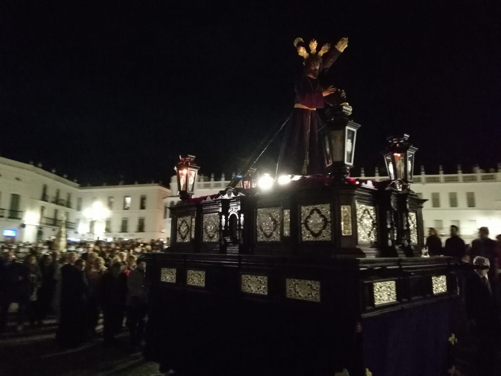 Una Semana Santa 2019, pasada por agua, ha dejado varias instantáneas para el recuerdo. Ya puedes disfrutarlas aquí.