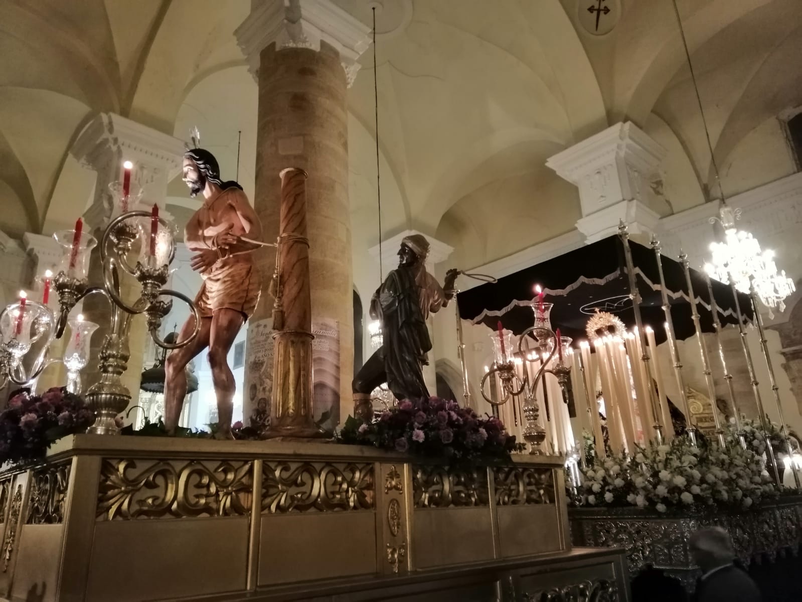 Una Semana Santa 2019, pasada por agua, ha dejado varias instantáneas para el recuerdo. Ya puedes disfrutarlas aquí.