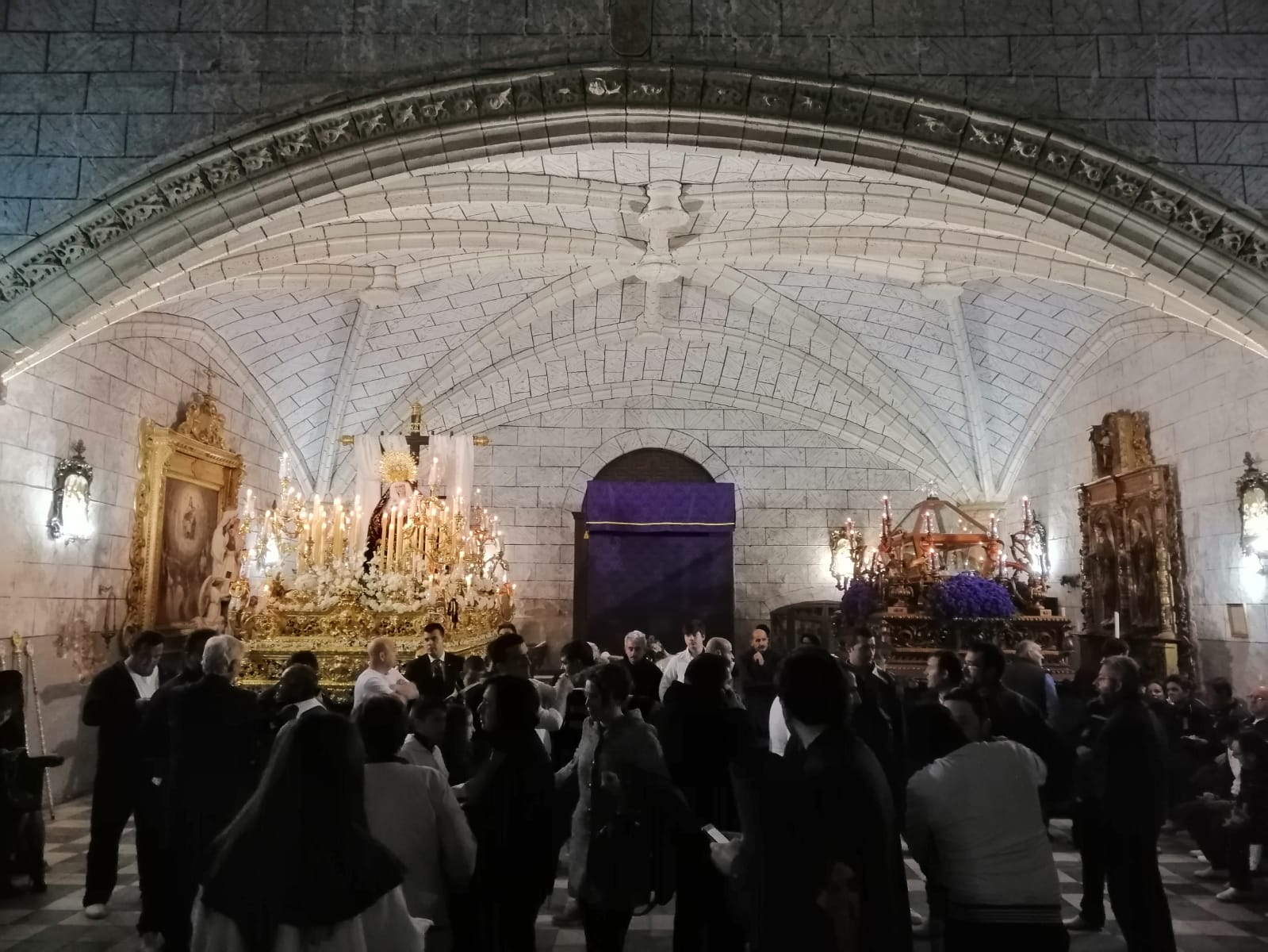 Una Semana Santa 2019, pasada por agua, ha dejado varias instantáneas para el recuerdo. Ya puedes disfrutarlas aquí.