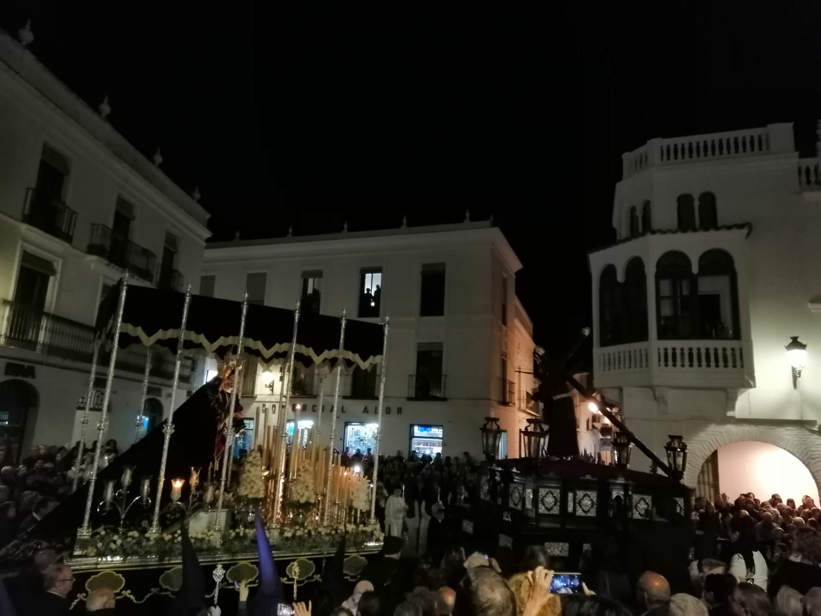 Una Semana Santa 2019, pasada por agua, ha dejado varias instantáneas para el recuerdo. Ya puedes disfrutarlas aquí.