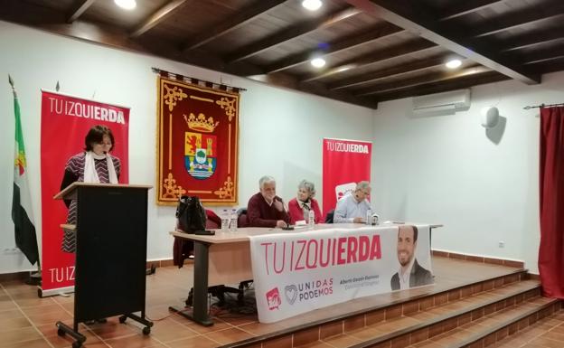 Javier Nieto, que volverá a presentarse a la alcaldía por IU, participa en un acto público en Llerena
