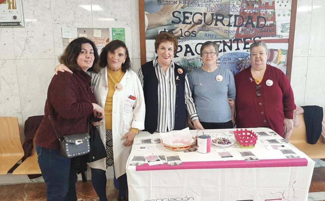 AFECC organizó una mesa informativa con motivo del Día Mundial Contra el Cáncer