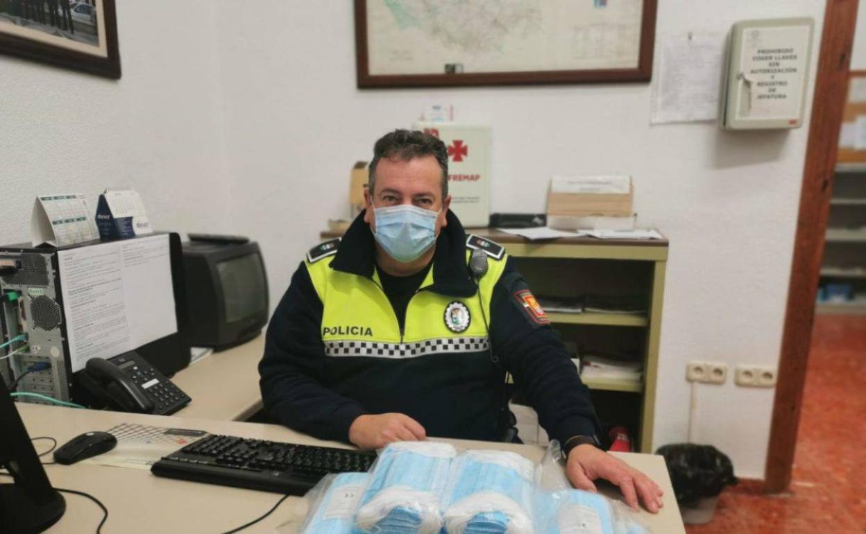 Reparto de mascarillas en Llerena