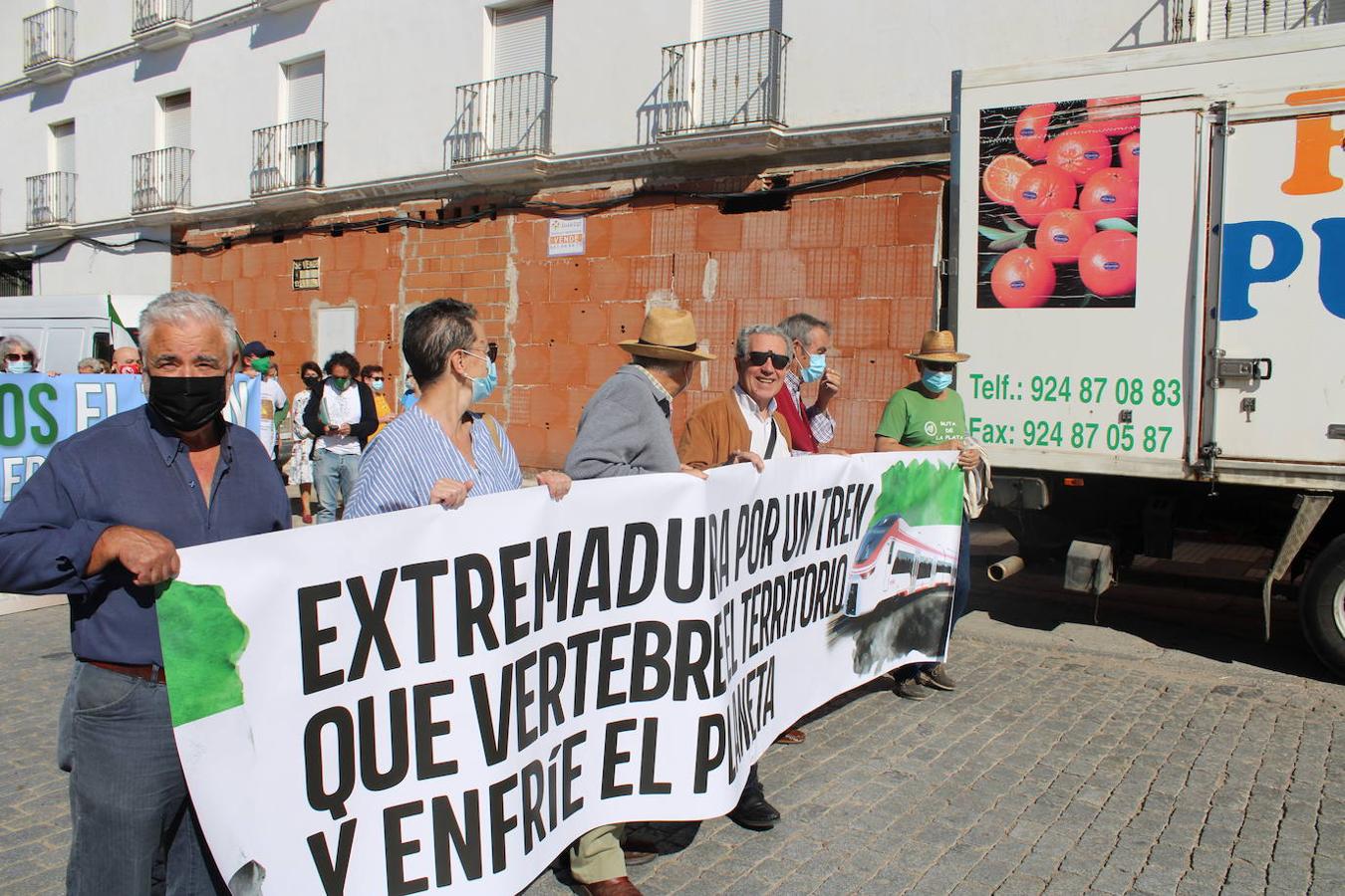 Fotos: La manifestación por el tren en la Campiña Sur, en imágenes