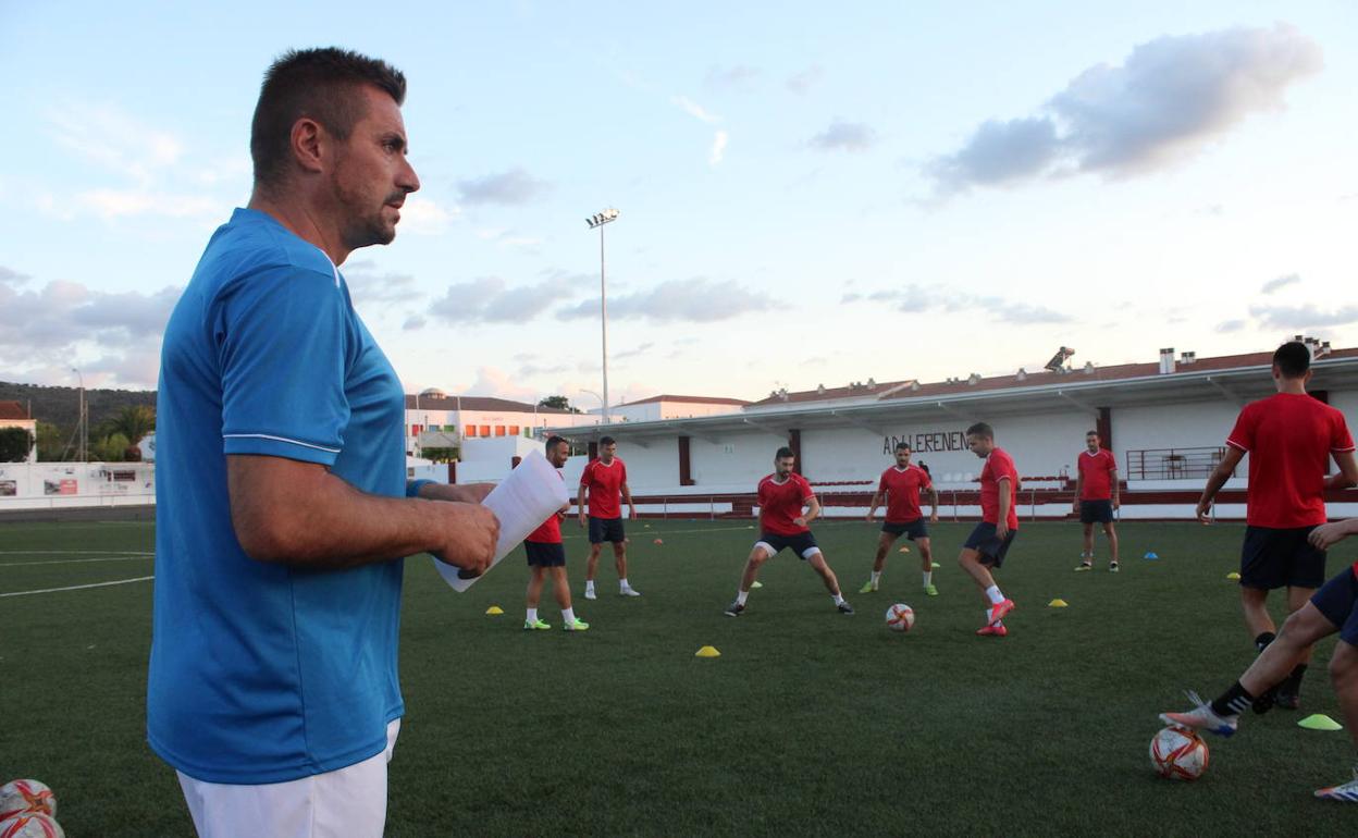 Marco Ortega, durante un entrenamiento en el Estadio Fernando Robina.