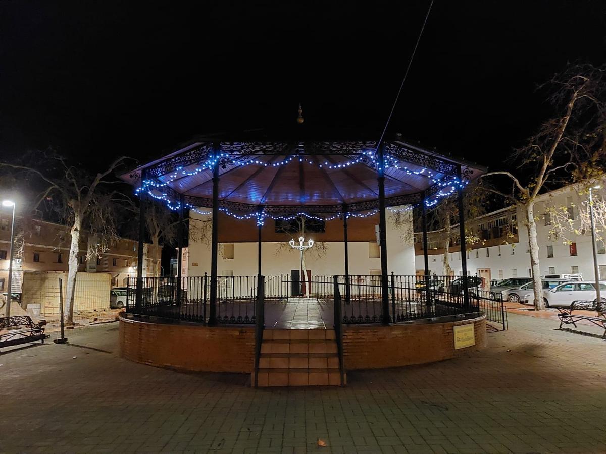 Templete frente a la Escuela Municipal de Música.