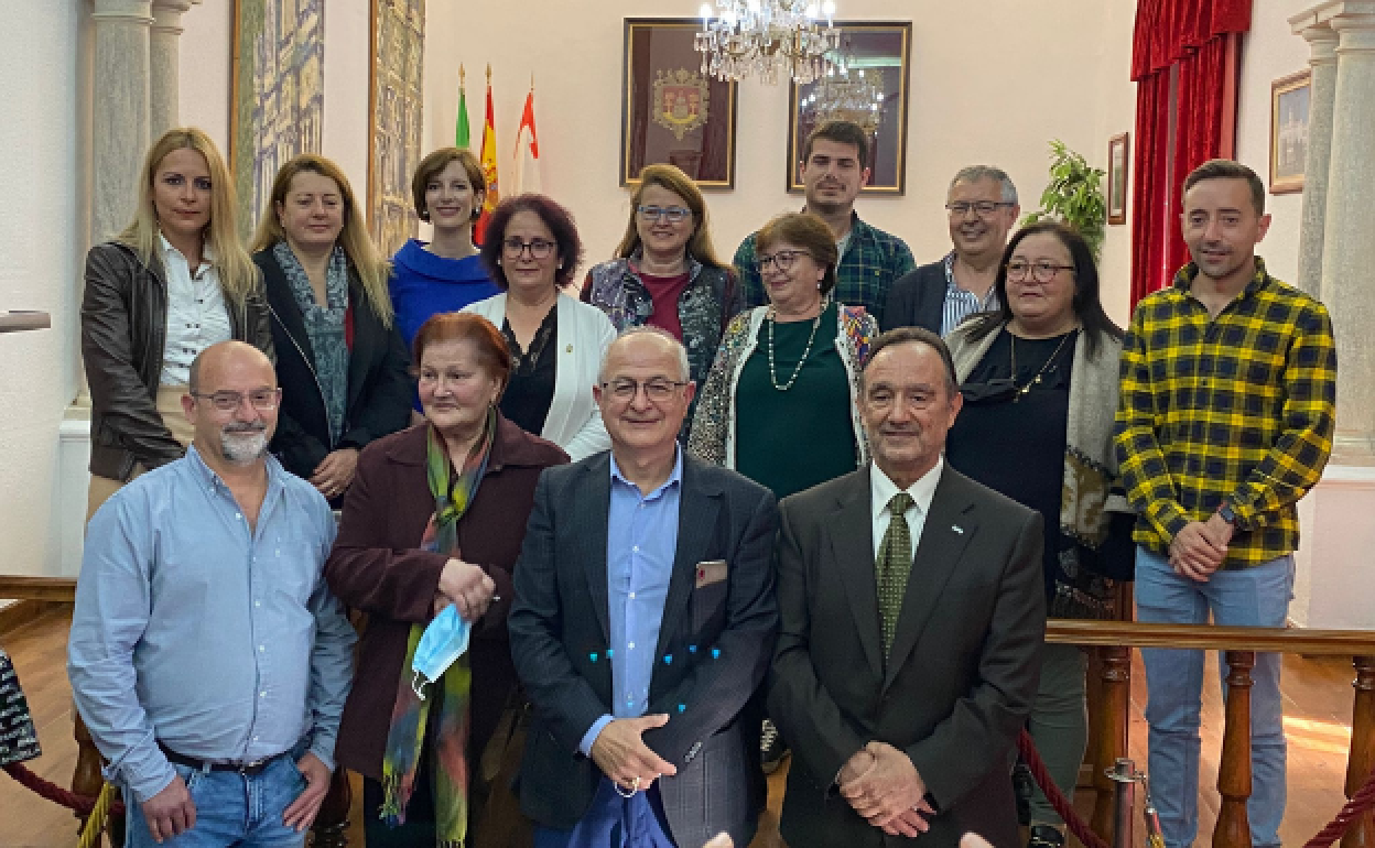 Llerena homenajea a sus alcaldes democráticos en un emotivo acto