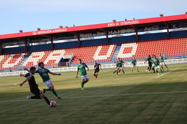 Fotos: El Llerenense hace historia en Almendralejo