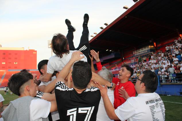 Fotos: El Llerenense hace historia en Almendralejo