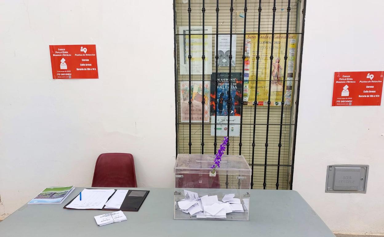 Punto de votación situado en la calle Armas.