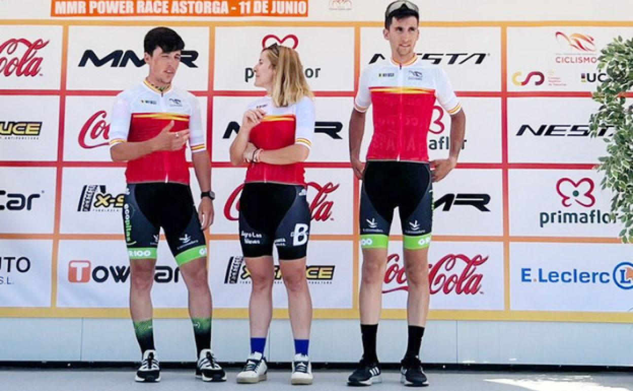 Manu Cordero (izquierda), María Díaz y Miguel Benavides, líderes de la Copa de España XCM Élites y Sub-23.