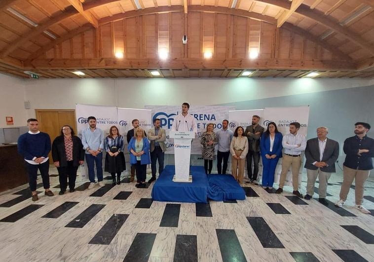 Daniel Lara, junto a su equipo, en la presentación de su candidatura.