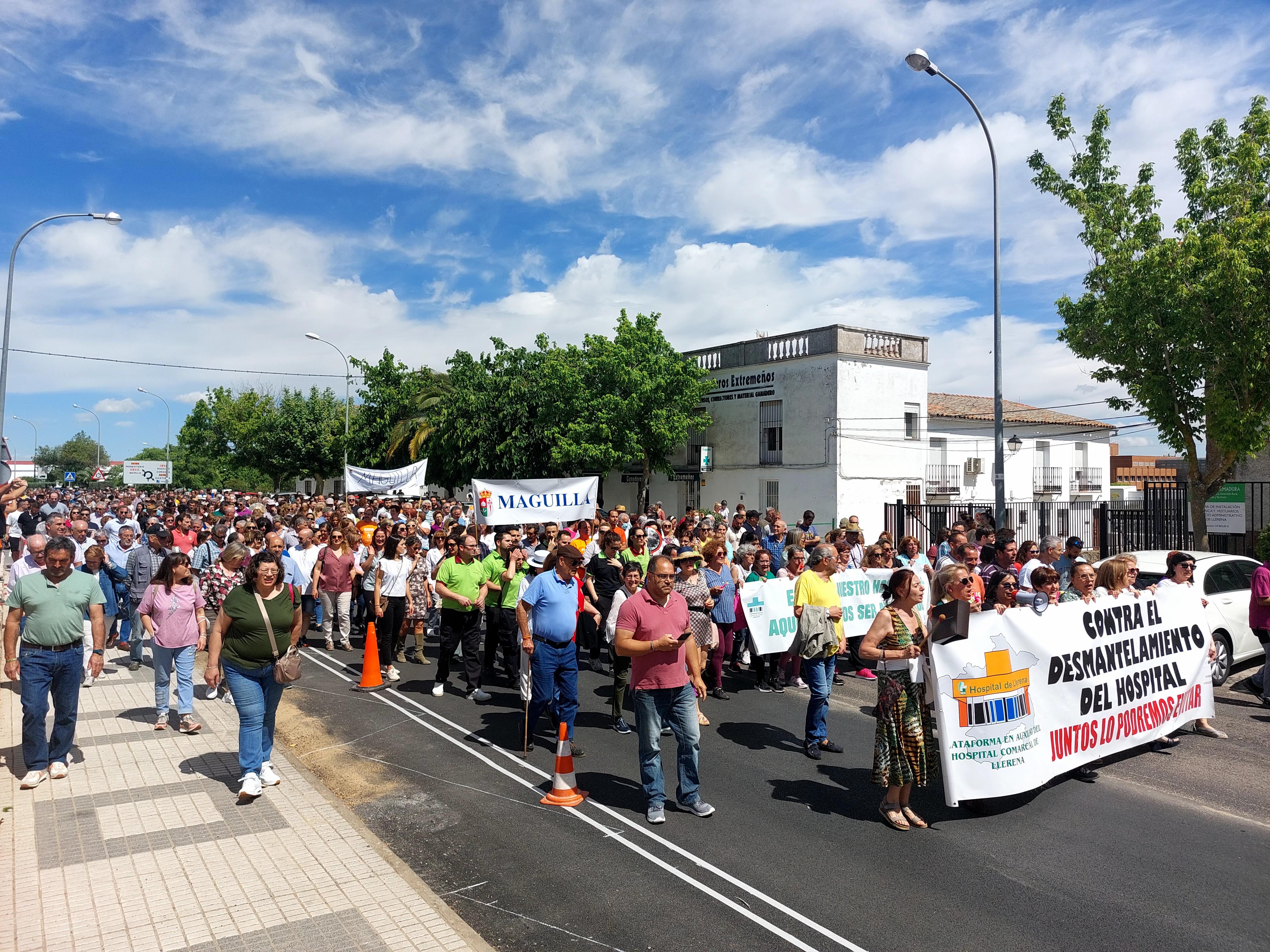 Las mejores imágenes de la marcha por el Hospital de Llerena