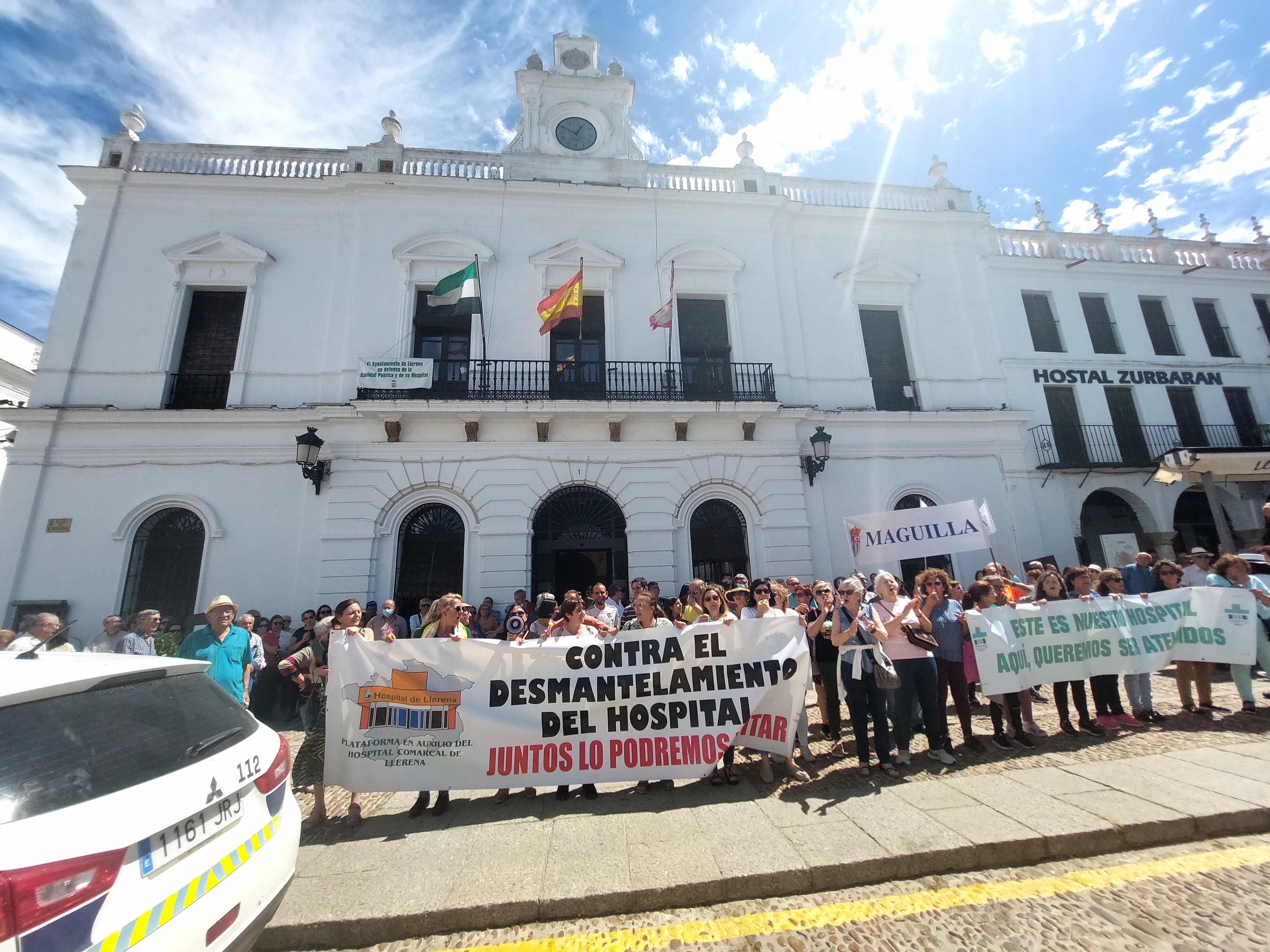 Las mejores imágenes de la marcha por el Hospital de Llerena