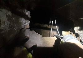 Imagen del pozo en el que cayó el hombre.