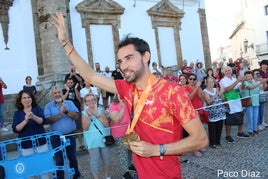 El gran recibimiento de Llerena a Álvaro Martín, en imágenes