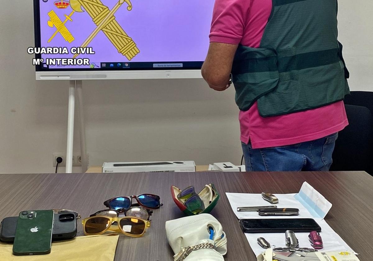Un detenido en Llerena por robar efectos personales y 500 euros de cinco coches