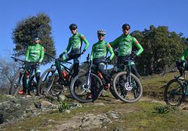 Quinteto del Extremadura Ecopilas, con Cordero en el medio de la imagen.