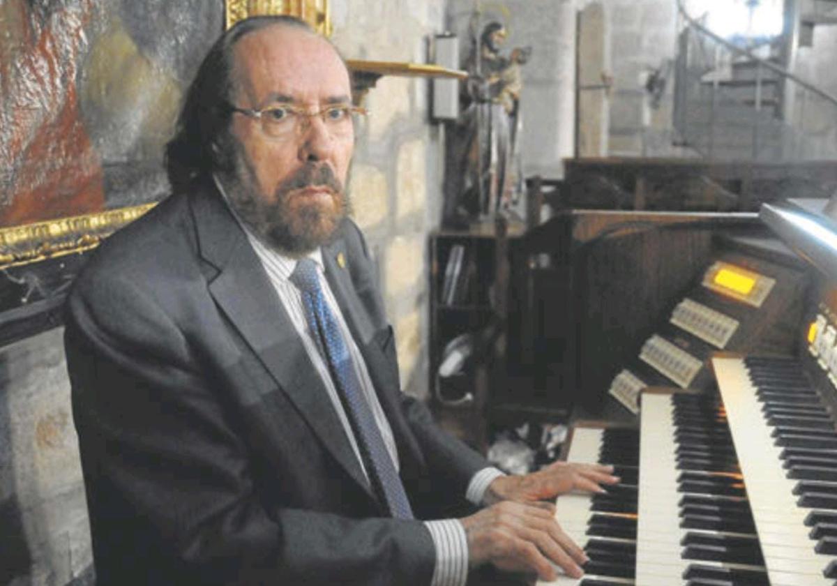 Miguel del Barco Gallego: «Nuestro himno tiene una melodía sencilla y popular»