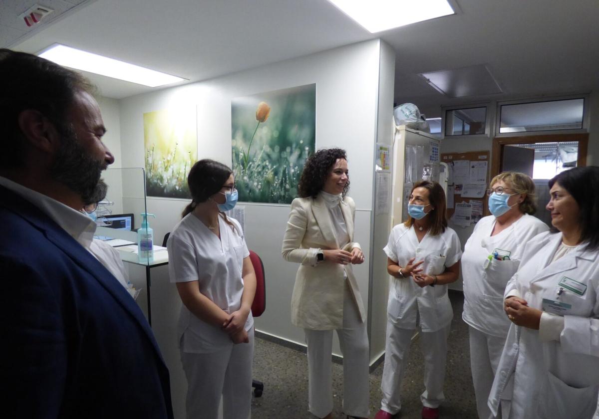 La consejera de Sanidad visita el Hospital de Llerena