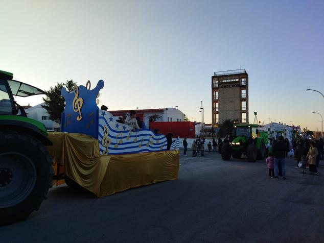 Paso de la cabalgata por el Parque de Bomberos.