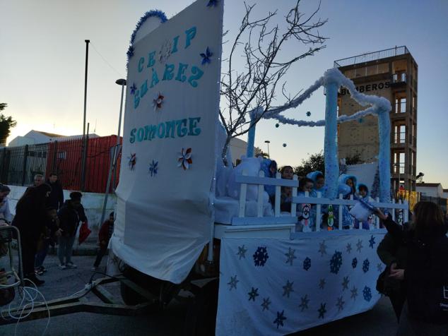 Paso de la cabalgata por el Parque de Bomberos.