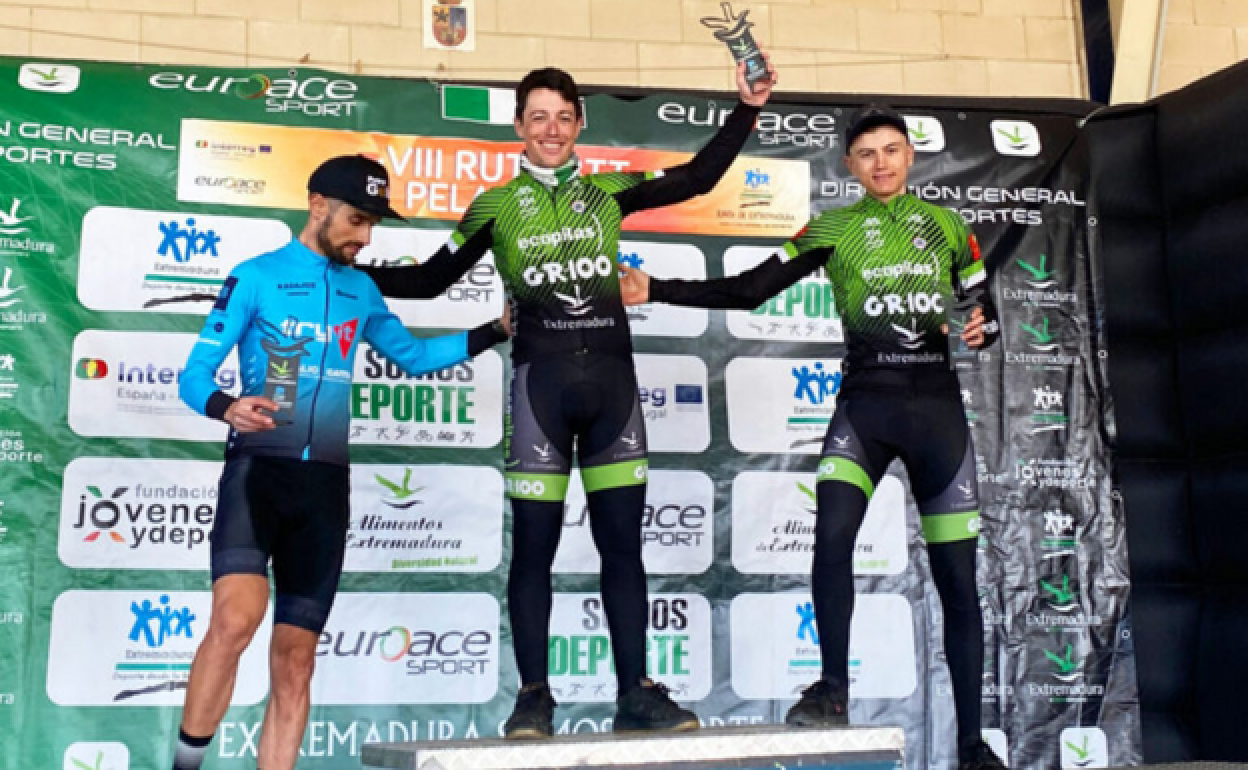 Manu Cordero, en la primera posición del podio de Quintana de la Serena.