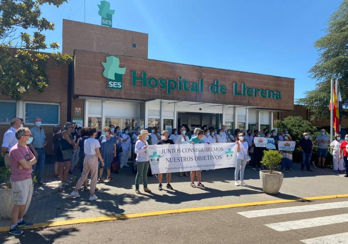 La plataforma se reúne con la Gerencia del Hospital de Llerena