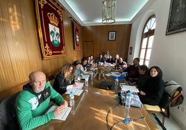 Llerena acoge una reunión para coordinar la celebración de la próxima convivencia final de los JEDES