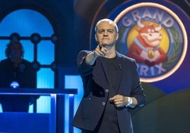 Ramón García, presentador, en el plató del Grand Prix.