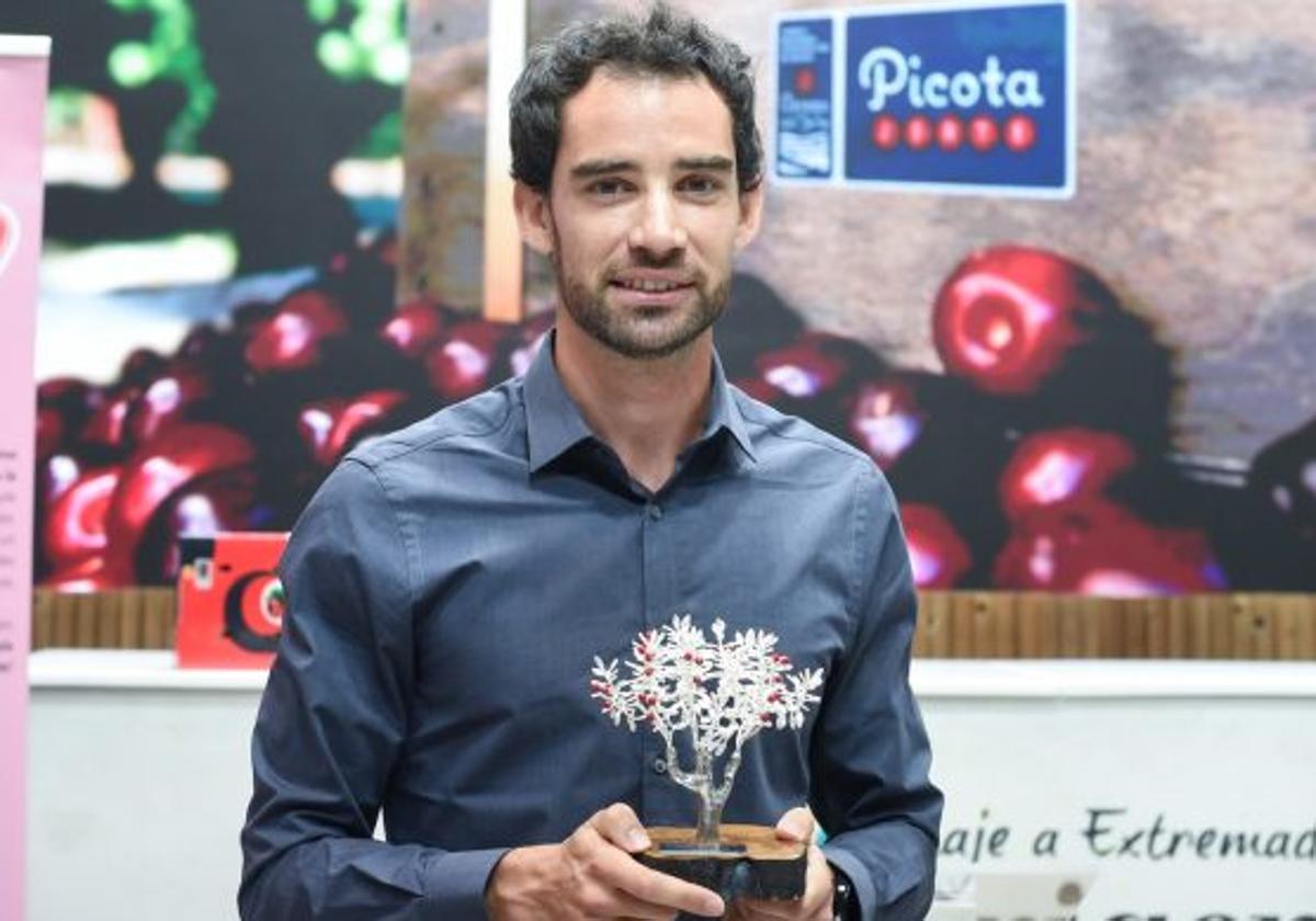 Álvaro Martín recibe el Premio Picota del Jerte