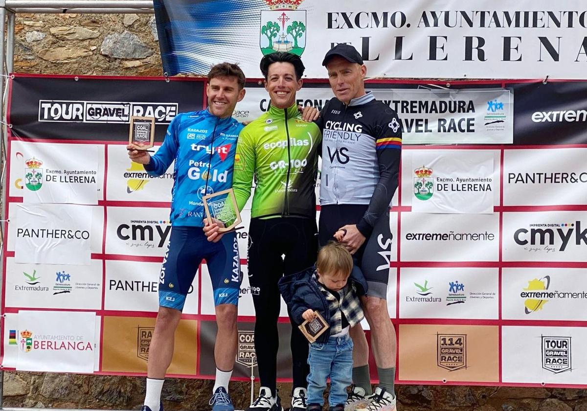 Manu Cordero se proclama campeón regional absoluto de gravel en casa
