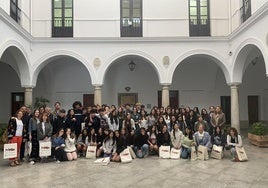 Alumnos y profesores del instituto londinense Mill Hill County High School visitan Llerena