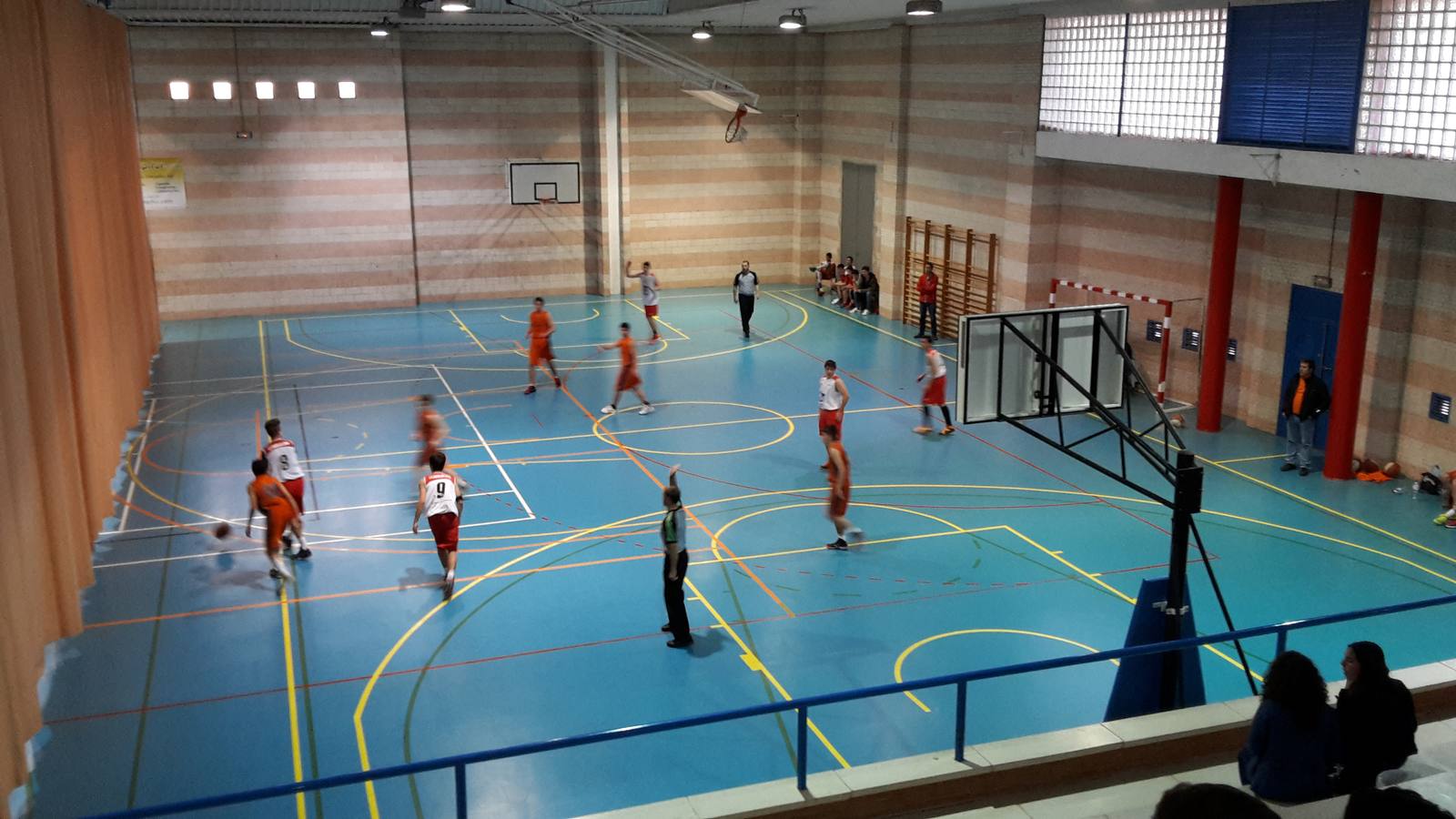 Encuentro de baloncesto disputado en el Alberto Pérez 
