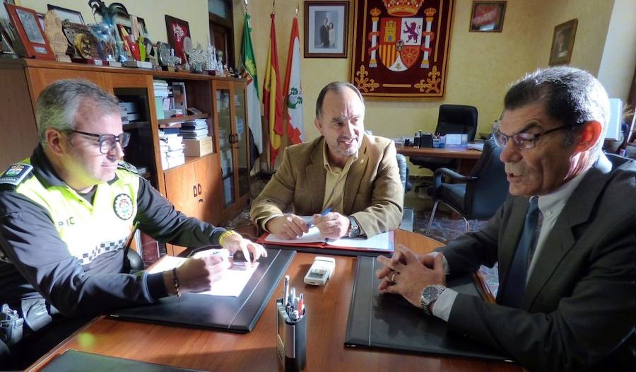 Valentín Cortés recibe al jefe de Inspección de Seguridad del Gobierno Central