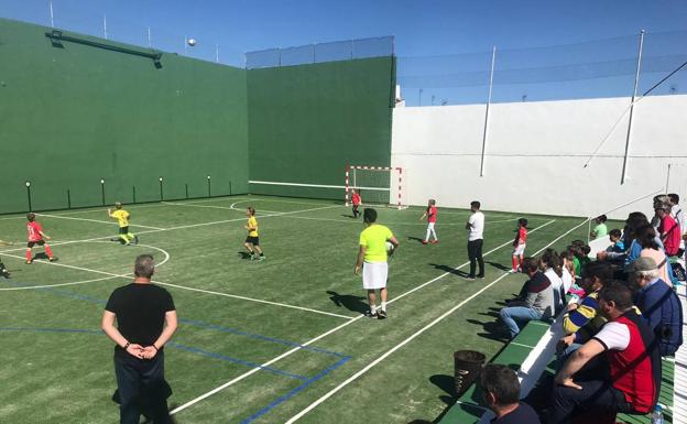 El cesped artificial en la pista HOY