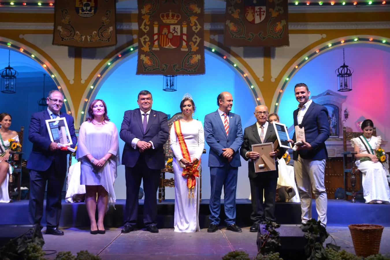 Manuel Hernández 'Grillito', la Cofradía de la Estrella y la empresa Tierra Inquieta recogieron el premio Los Santos Excelente