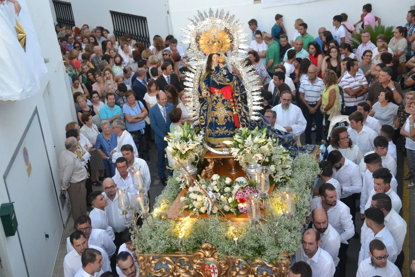 La Virgen en procesión 