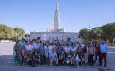 El Grupo frente a la Basílica Menor del Cerro de los Ángeles 