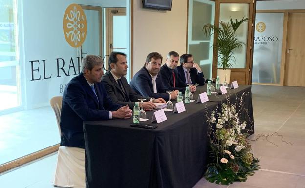 Mesa presidencial del acto 