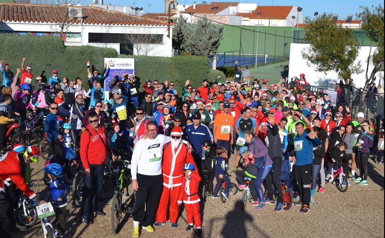 Los deportistas momentos antes de la salida 