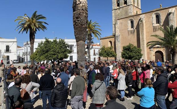 Concentración en el paseo de las barandas 