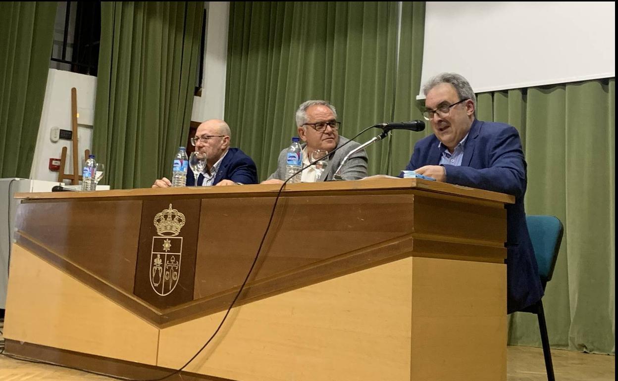Antonio Penco acompañado por Ángel Bernal y José Mª Lama 