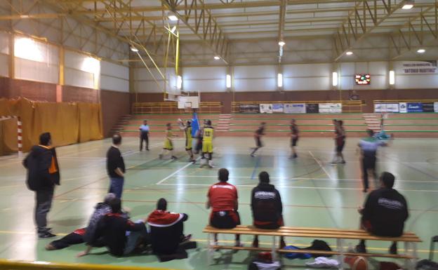 Imagen del último partido frente a Monesterio, donde el equipo fue solvente y aseguró la segunda plaza de la liga regular.